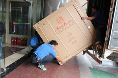 曲沃钢琴贵重工艺品无忧运